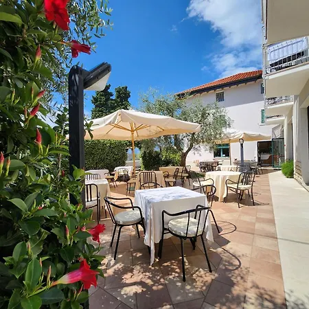 2 Palme Отель 2*