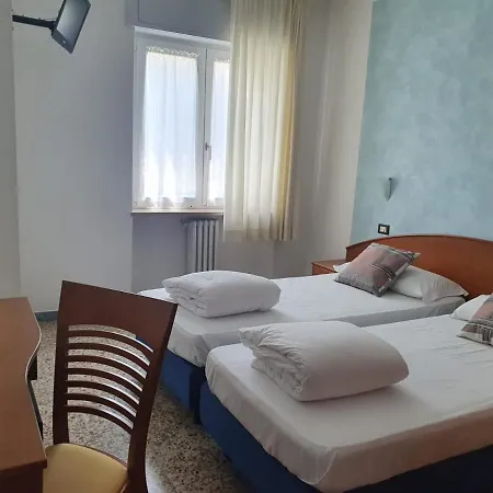 2 Palme 2* 托里德尔贝纳科