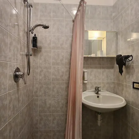 2 Palme 2* 托里德尔贝纳科